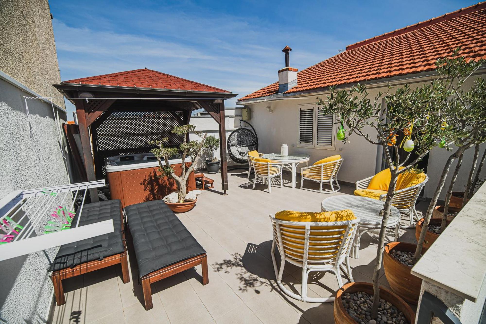 Downtown Luxury Apartments With Hot Tub Vodice Rum bild