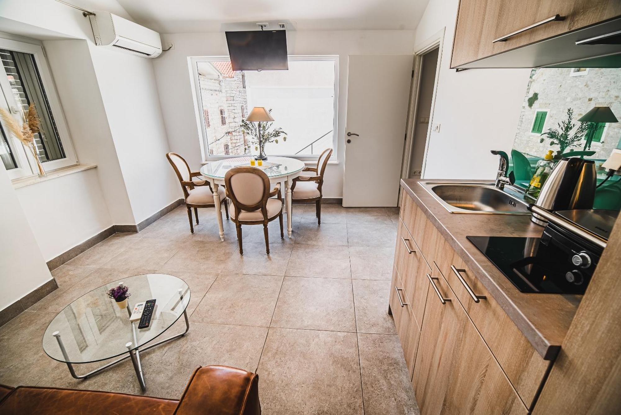 Downtown Luxury Apartments With Hot Tub Vodice Rum bild