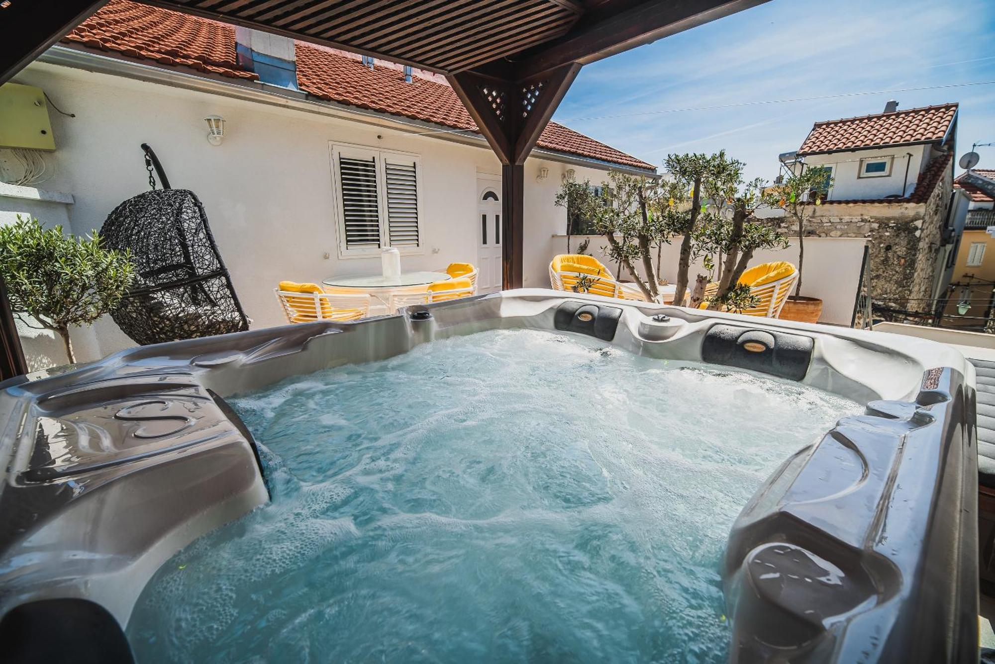 Downtown Luxury Apartments With Hot Tub Vodice Rum bild